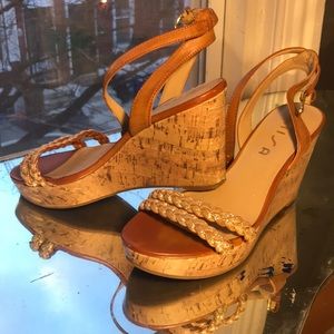 Unisa gold wedges